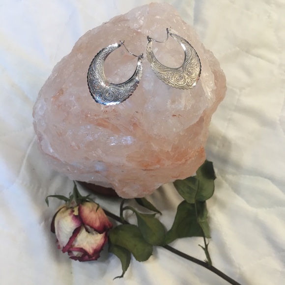 ๐ฅ Silver Stamped Earrings - Picture 2 of 5